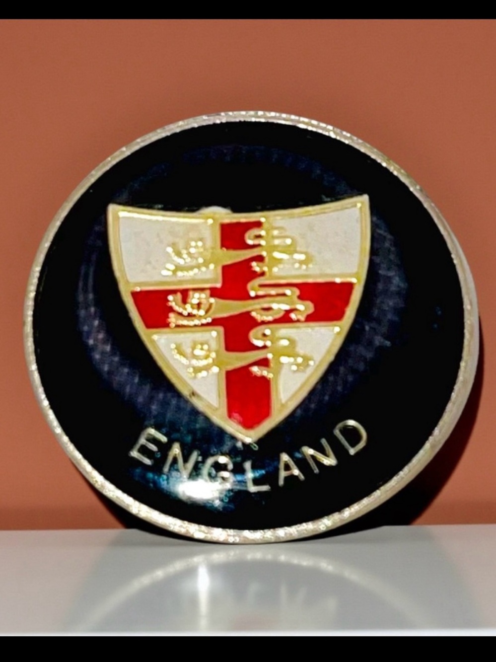 Collectible Vintage England National Football Team Lapel Pin Three Lions Crest